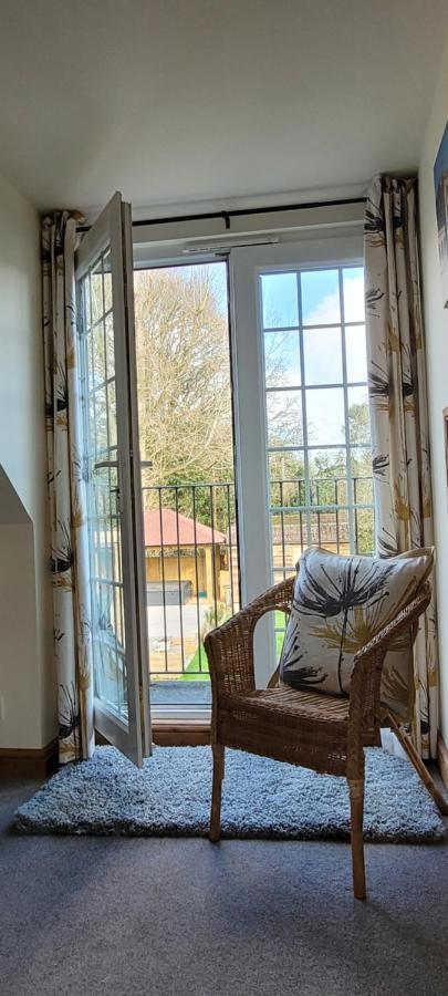 Ha'penny Acre Bed & Breakfast Sherfield English Bagian luar foto