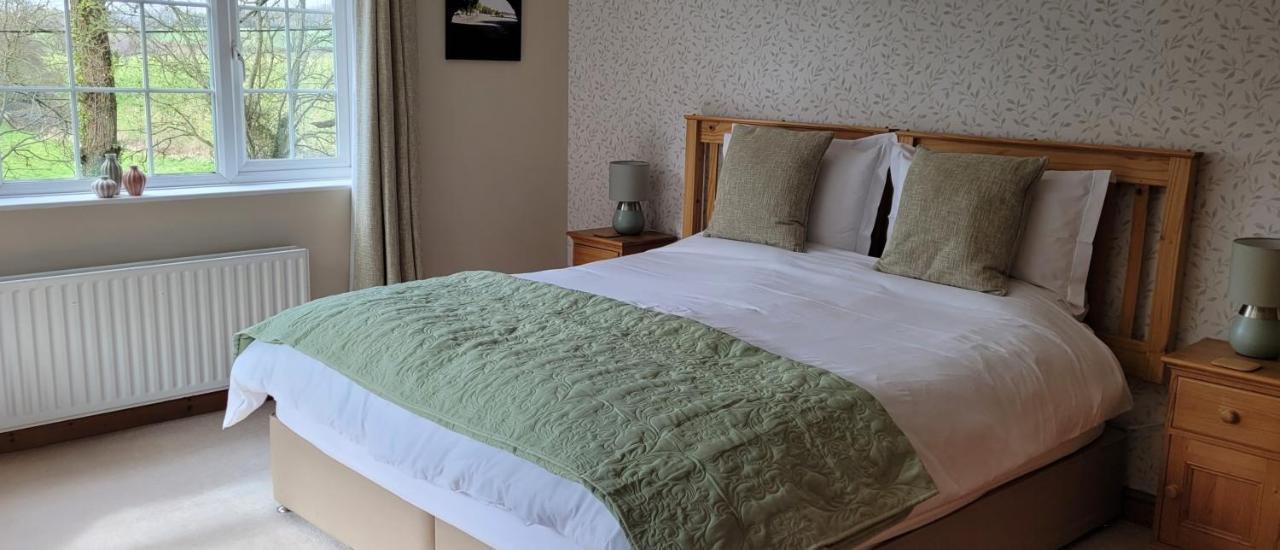 Ha'penny Acre Bed & Breakfast Sherfield English Bagian luar foto