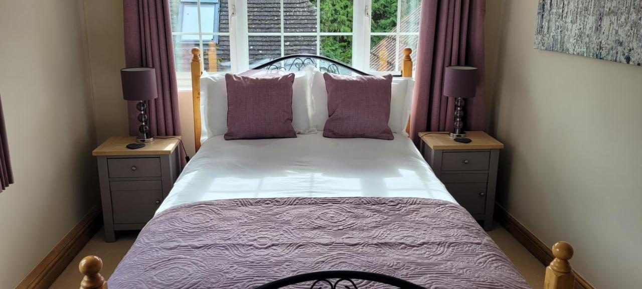 Ha'penny Acre Bed & Breakfast Sherfield English Bagian luar foto