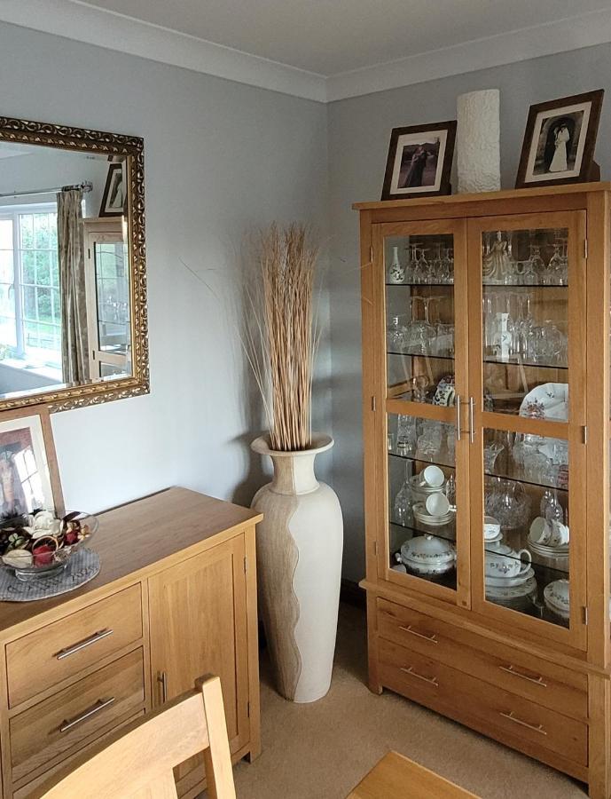 Ha'penny Acre Bed & Breakfast Sherfield English Bagian luar foto