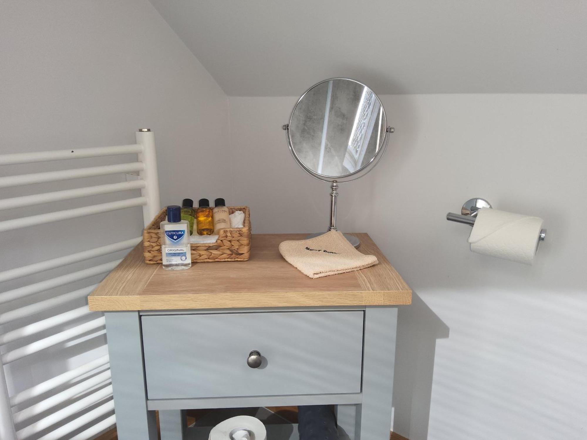 Ha'penny Acre Bed & Breakfast Sherfield English Bagian luar foto