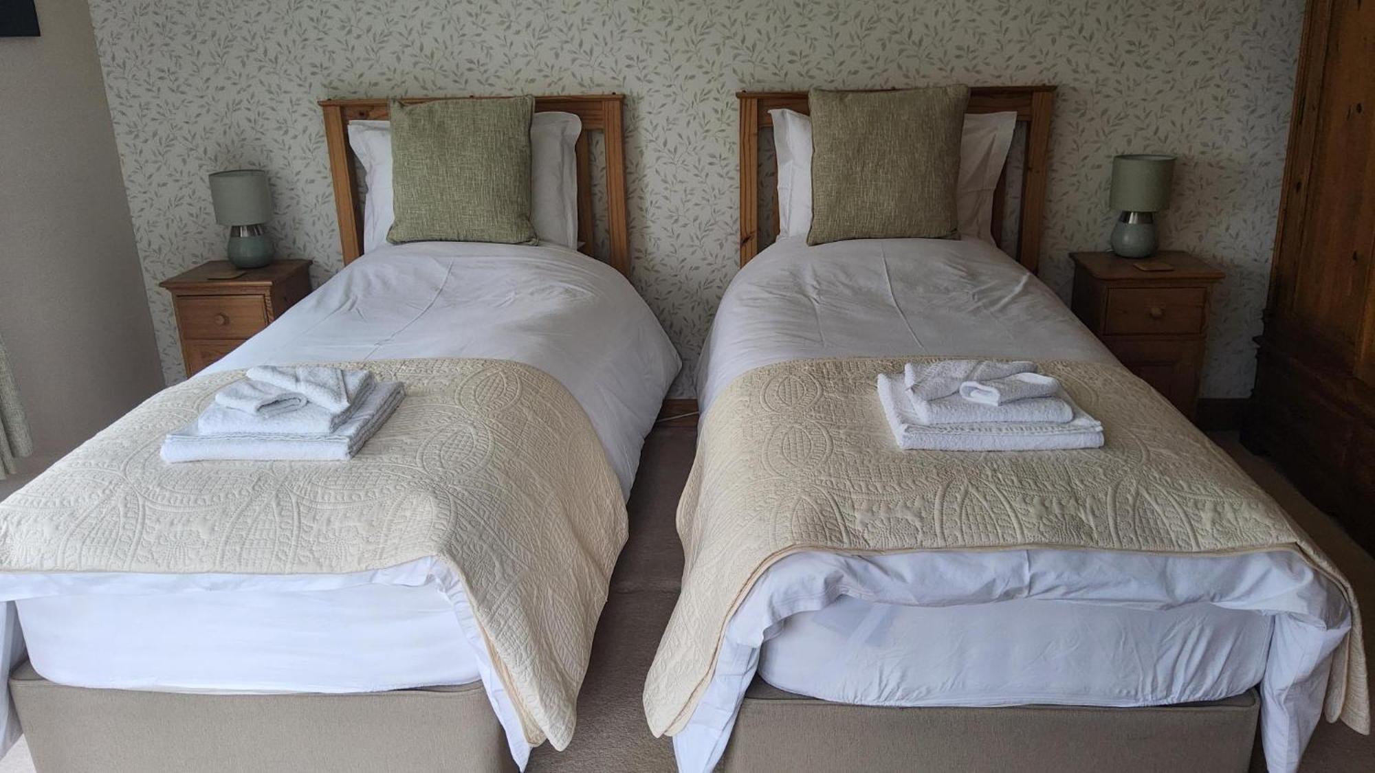 Ha'penny Acre Bed & Breakfast Sherfield English Bagian luar foto