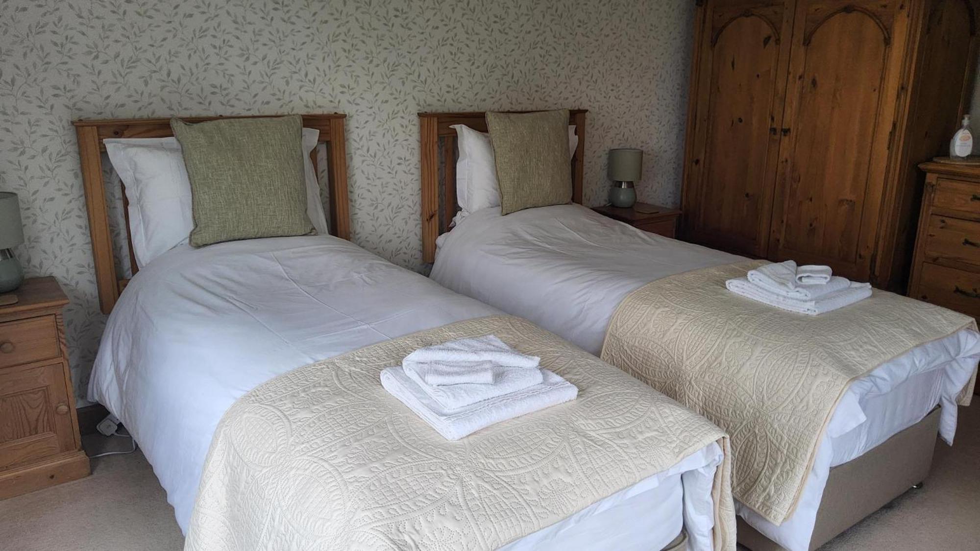 Ha'penny Acre Bed & Breakfast Sherfield English Bagian luar foto