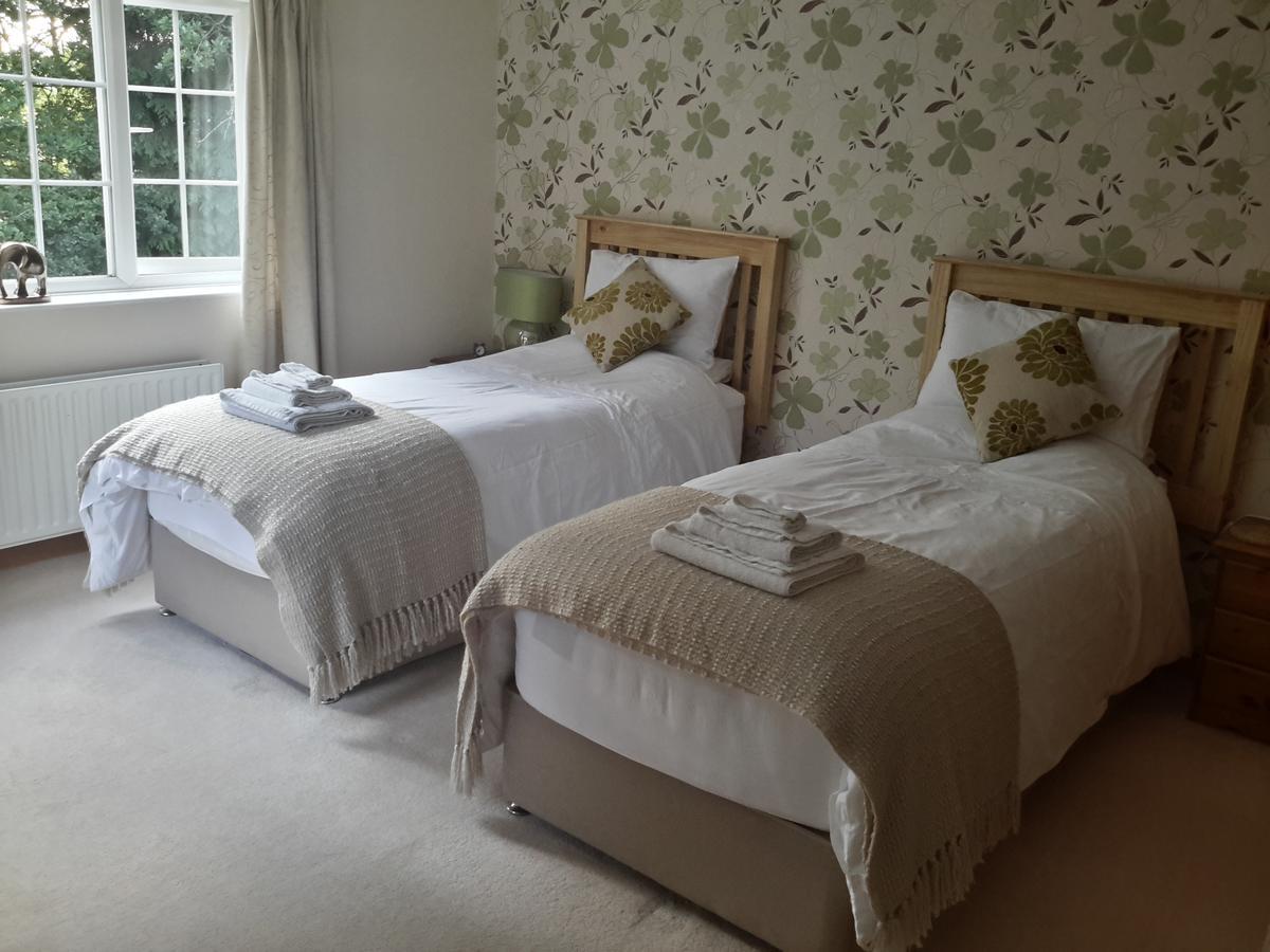 Ha'penny Acre Bed & Breakfast Sherfield English Bagian luar foto
