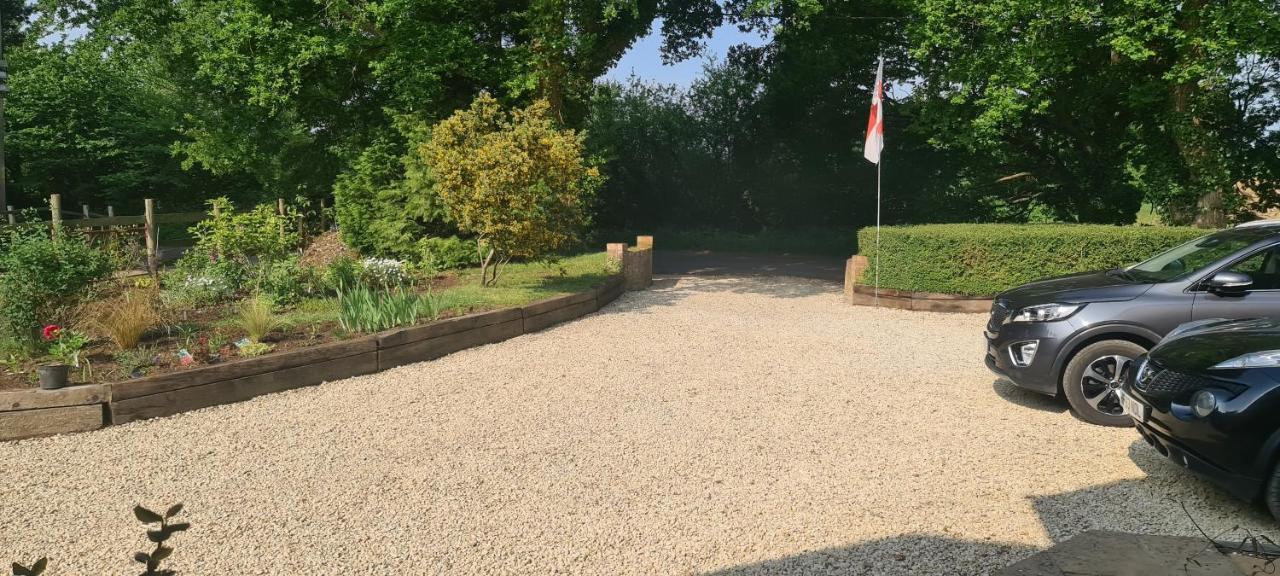Ha'penny Acre Bed & Breakfast Sherfield English Bagian luar foto