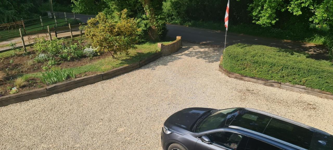 Ha'penny Acre Bed & Breakfast Sherfield English Bagian luar foto