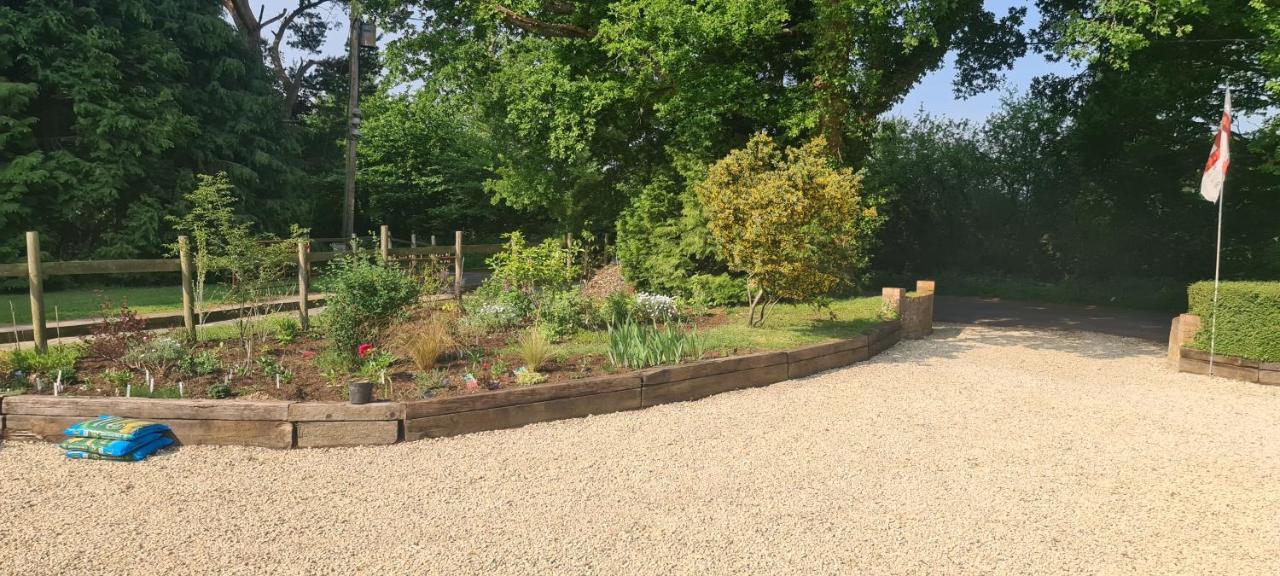 Ha'penny Acre Bed & Breakfast Sherfield English Bagian luar foto
