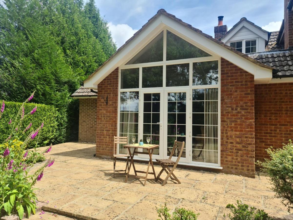 Ha'penny Acre Bed & Breakfast Sherfield English Bagian luar foto