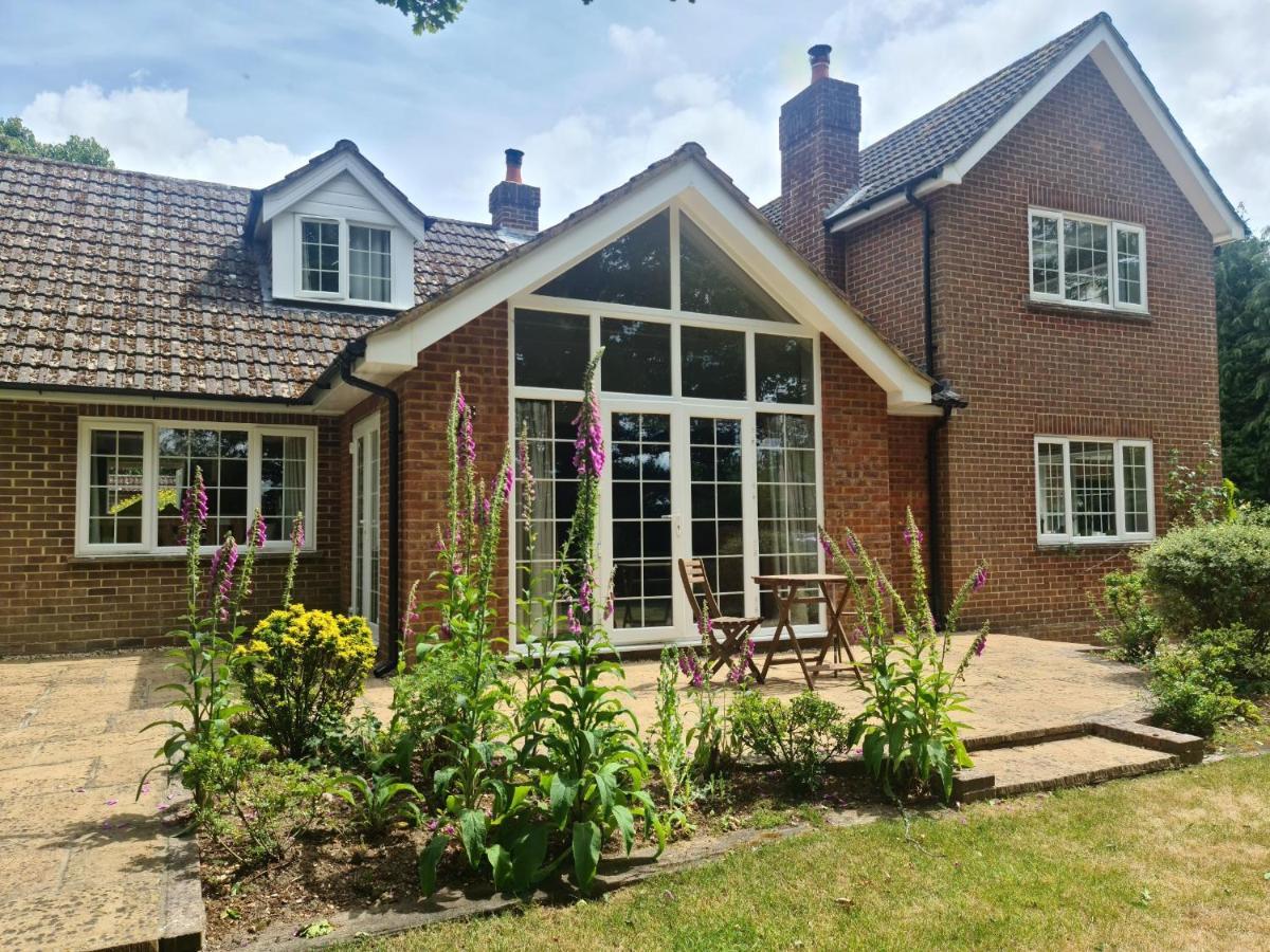 Ha'penny Acre Bed & Breakfast Sherfield English Bagian luar foto